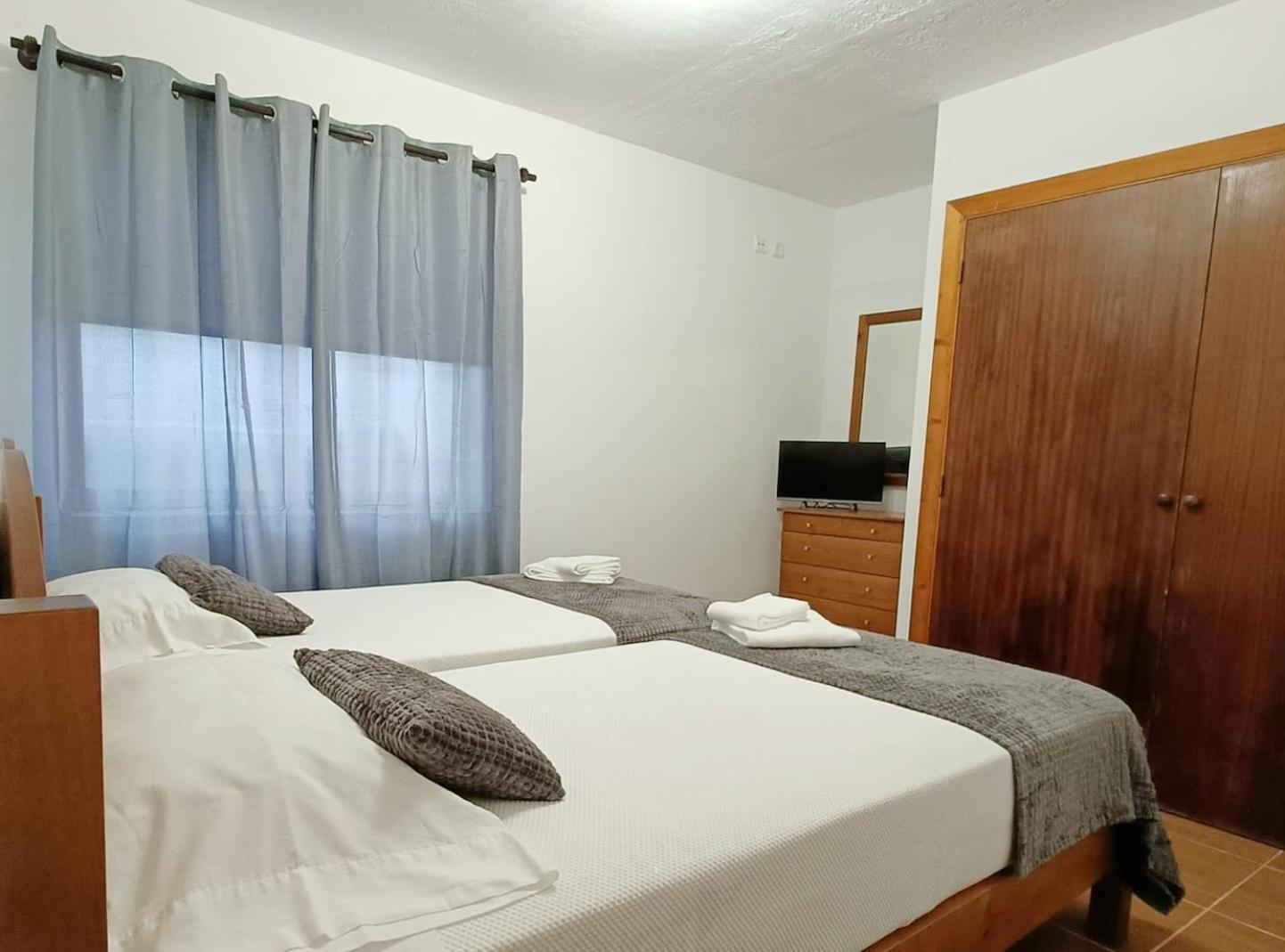 Ocean Front Rooms Орта Екстер'єр фото